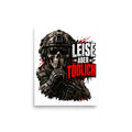 Soldat mit Totenschädel und Shushing-Geste – Poster 8 × 10 Zoll