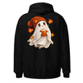 Ein fröhlicher Geist mit großen Augen und orangefarbener Strickmütze hält eine dampfende Tasse mit Kürbis-Motiv, umgeben von orangefarbenen Ahornblättern. – Unisex Heavy Blend Hoodie | Gildan 18500
