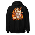 Tasse mit Sahne, Karamellsauce, Zimtstangen und Sternanis, umgeben von bunten Herbstblättern, Eicheln und roten Beeren. – Unisex Heavy Blend Hoodie | Gildan 18500