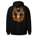 Realistisches Porträt eines Hirsches mit Geweih, geschmückt mit herbstlichen Blättern, roten Beeren, Eicheln und Blumen, vor hellem und dunklem Hintergrund. – Unisex Heavy Blend Hoodie | Gildan 18500