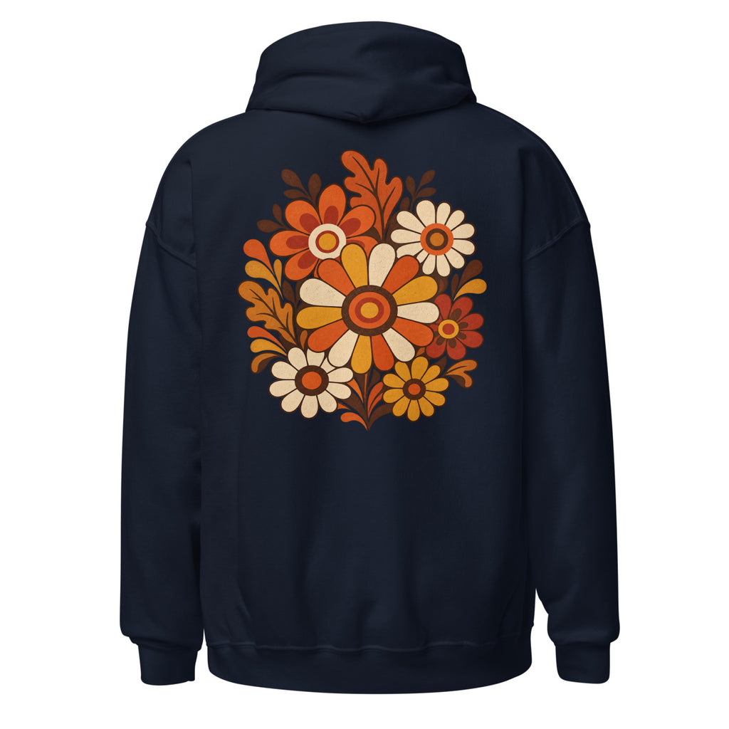 Stilisierter Blumenstrauß mit großen Blüten in Orange, Gelb und Creme, umgeben von dekorativen Blättern und geschwungenen Elementen in warmen Herbstfarben. – Unisex Heavy Blend Hoodie | Gildan 18500