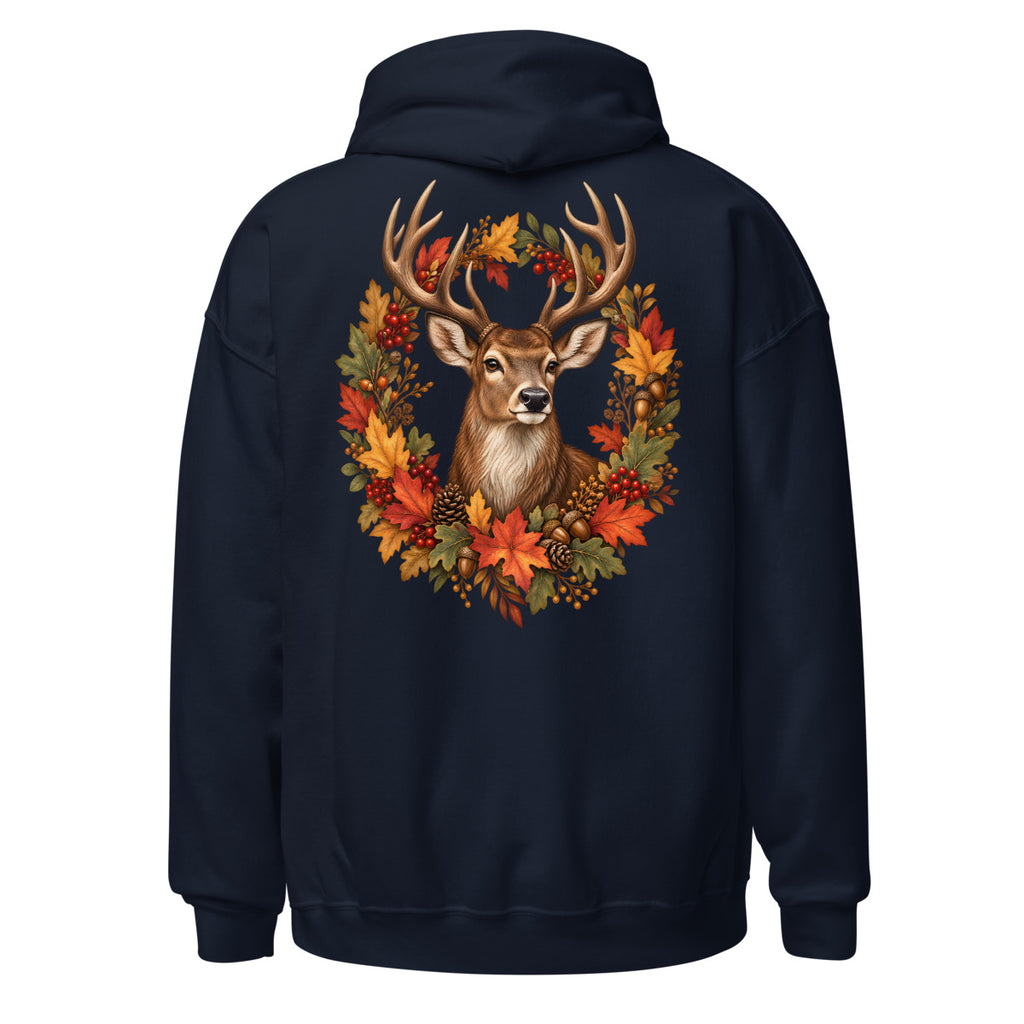 Realistisches Porträt eines Hirsches mit Geweih, geschmückt mit herbstlichen Blättern, roten Beeren, Eicheln und Blumen, vor hellem und dunklem Hintergrund. – Unisex Heavy Blend Hoodie | Gildan 18500