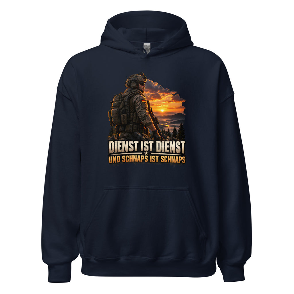 Soldat vor Sonnenuntergang mit Spruch – Hoodie – großer Frontdruck