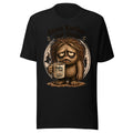 Unisex T-Shirt in Black, Vorderansicht mit Frontprint: Ein mürriges, braunes Monster mit zotteligem Fell hält eine Kaffeetasse mit der Aufschrift "Kaffee für alles!". Über dem Monster steht der Text "Ohne Kaffee nur Deko". – Unisex Staple T-Shirt | Bella + Canvas 3001