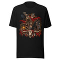 Illustration eines Skelett-Cowboys mit rotem Halstuch und Revolver auf einem schwarzen Pferd, umgeben von einem Rinder-Schädel mit Federn, Kakteen, Laterne und Raben. – Unisex Staple T-Shirt | Bella + Canvas 3001