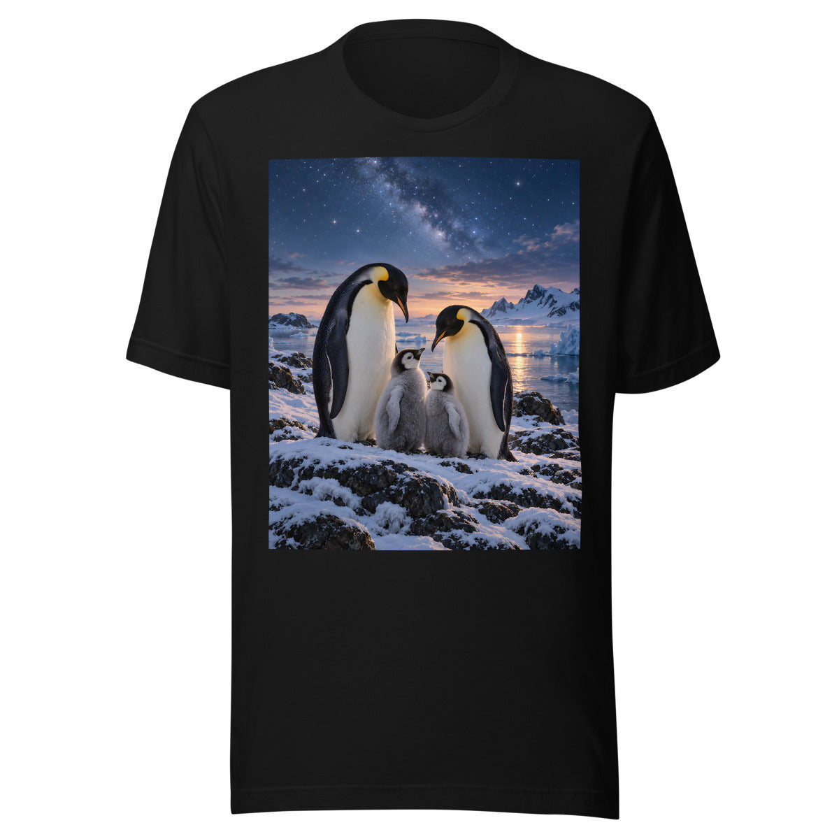 Pinguinfamilie unter Wintersternen – T-Shirt – großer Frontdruck