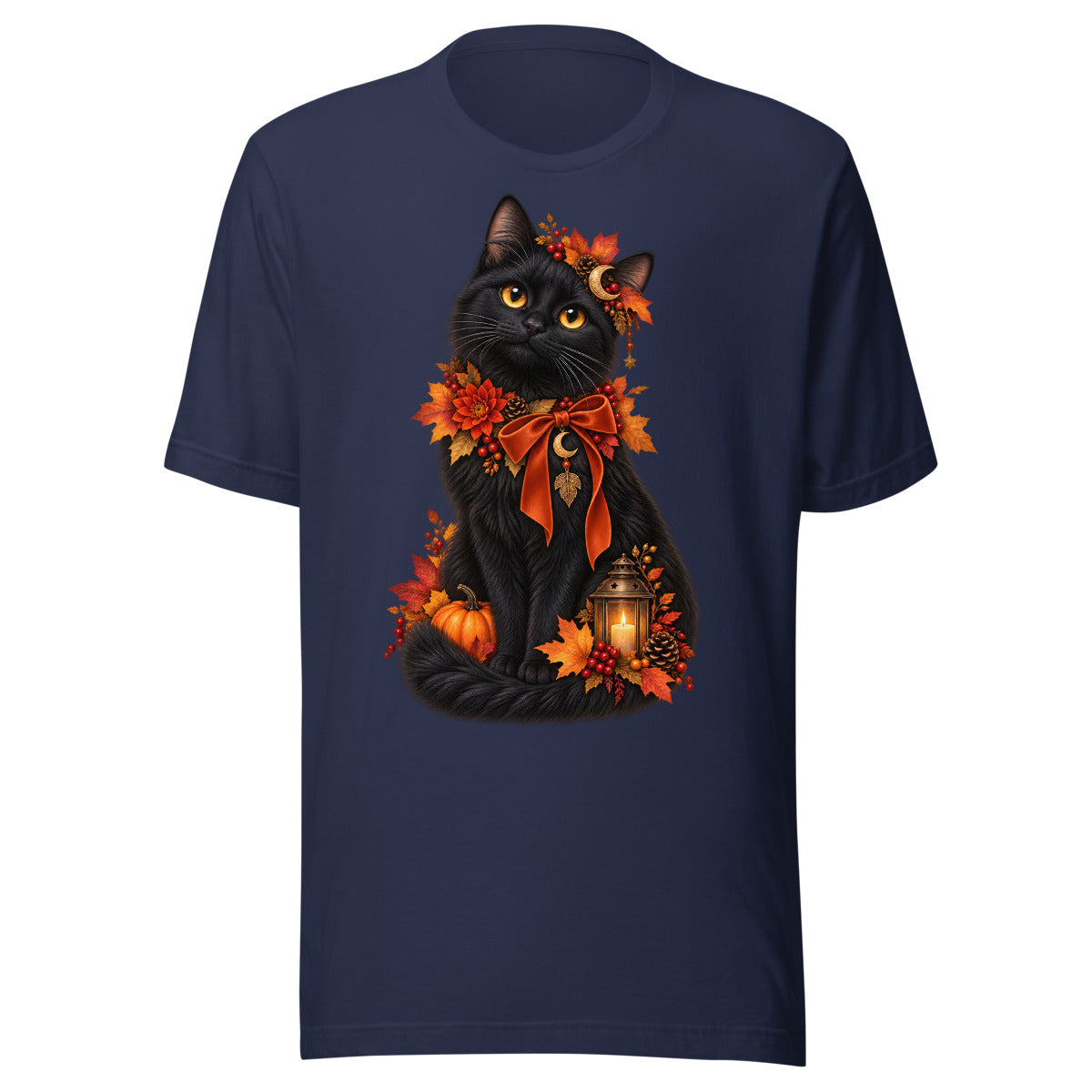 Schwarze Katze mit goldener Halskette sitzt vor einem Arrangement aus herbstlichen Blättern, roten Beeren, Rosen und einem Kürbis. – Unisex Staple T-Shirt | Bella + Canvas 3001